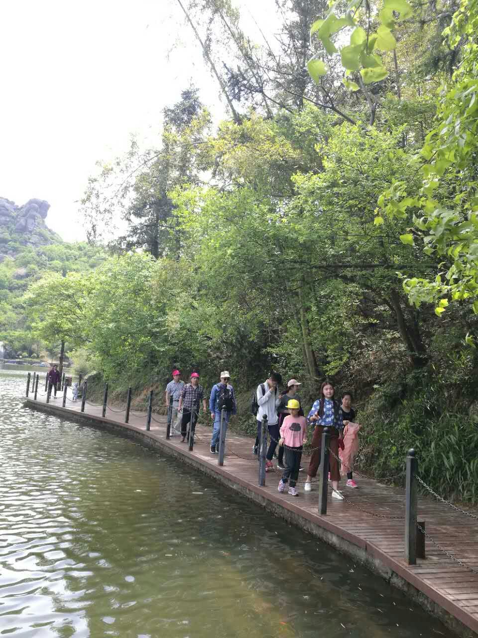 和记平台装饰巨石山两日游之登山游览巨石山